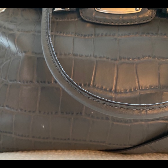 Michael Kors East West Hamilton Crocodile Leather Tote with strap - Picture 3 of 11